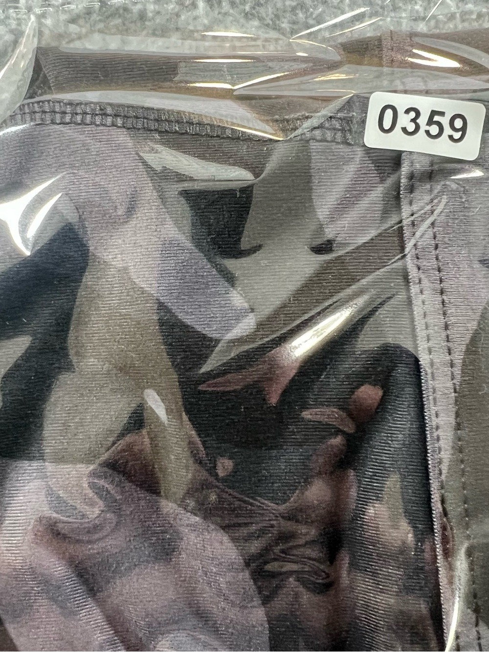 Old Navy Active Go-Dry Camo Sports Bra Medium Strappy Racerback Gray Black - Picture 7 of 7